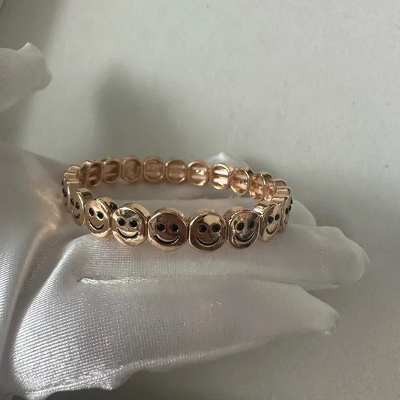 LG style smiley face bracelet - Picture 3 of 5